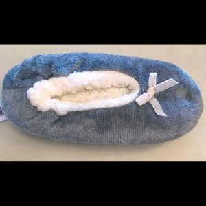 FB one size NWT blue gray slipper socks